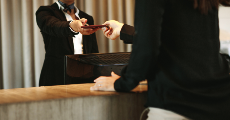 vaga-recepcionista-hotel-emprego-brasília